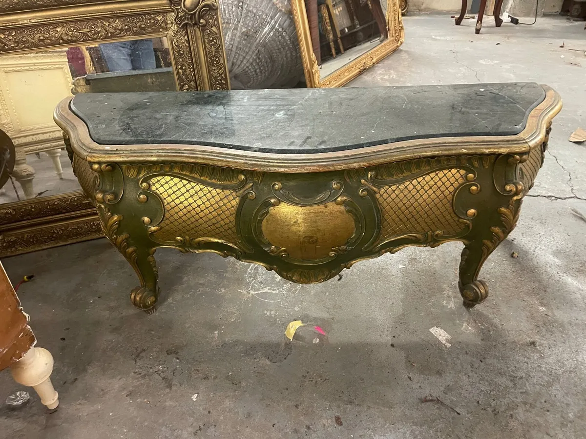 Carved wood gilded gold and painted low console - Image 2