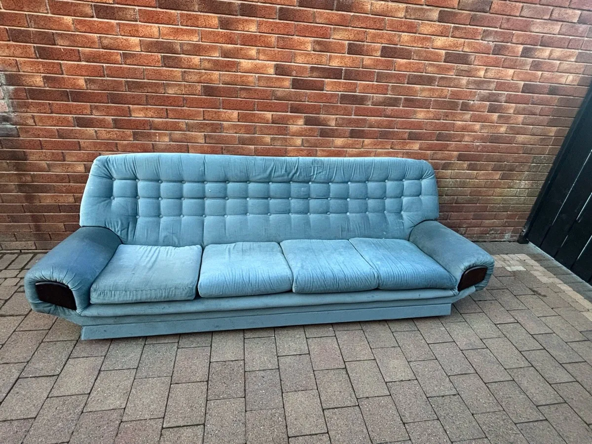 Mid century 1970 8ft long 4 seater settee - Image 1