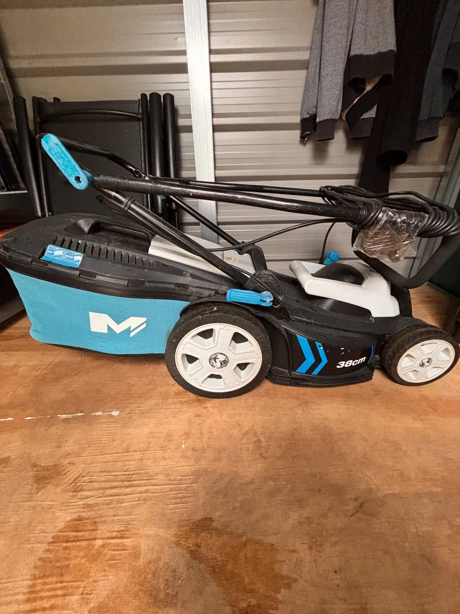 Electric lawnmower