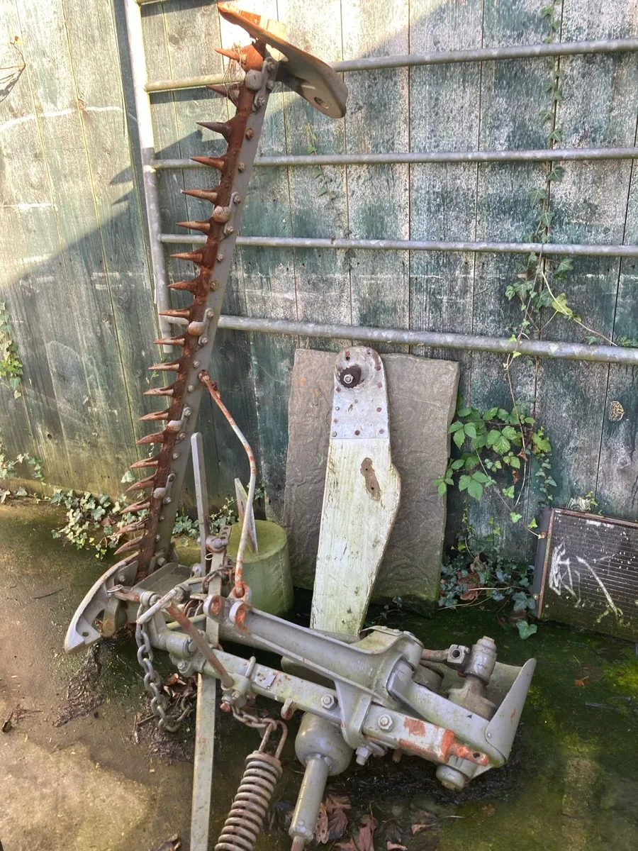 Original Ferguson mower 2 Blades in working order