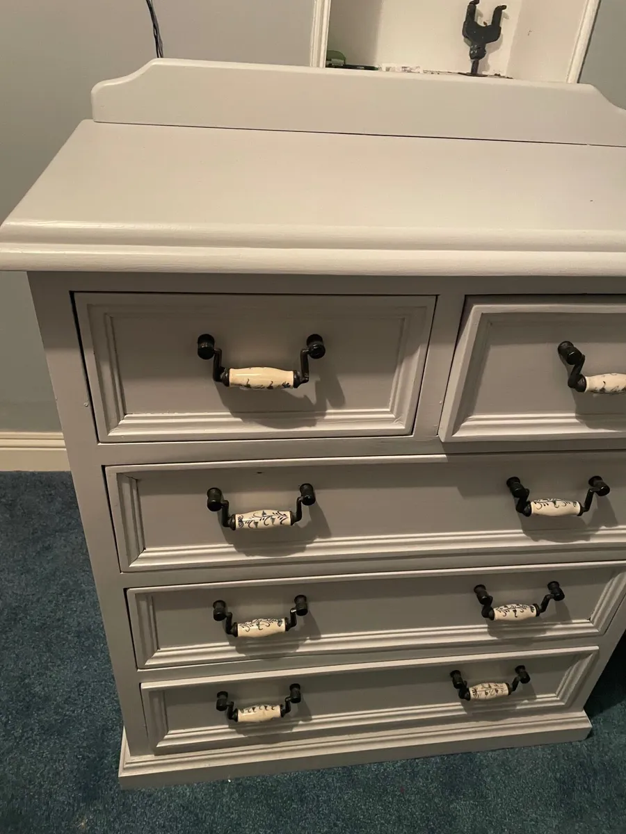 Chest of drawers - Image 1