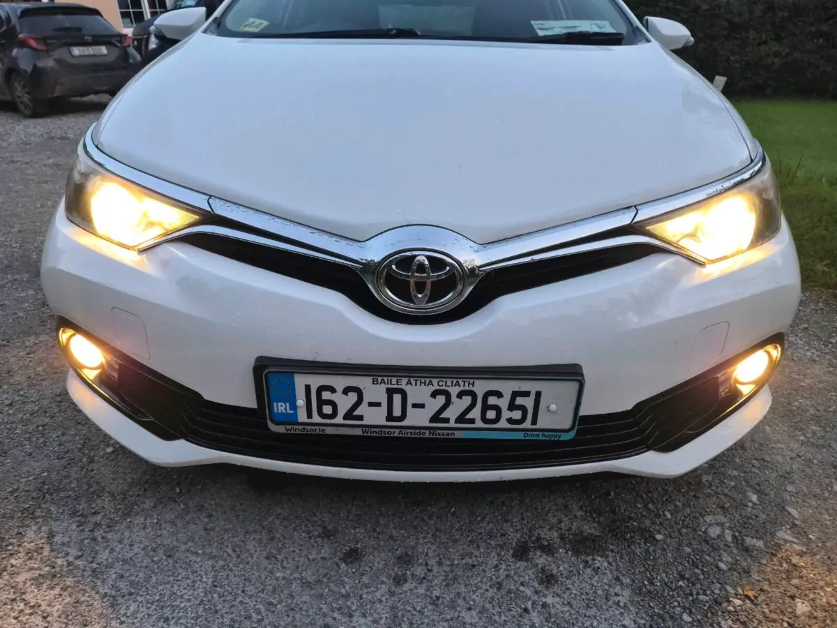 Toyota auris van - Image 1