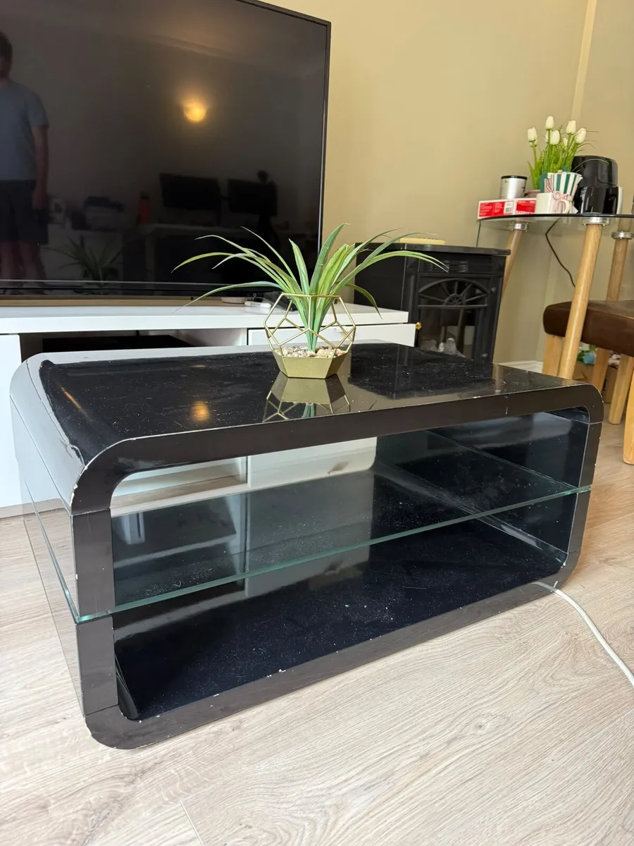 Lovely black coffee table,great condition - Image 1