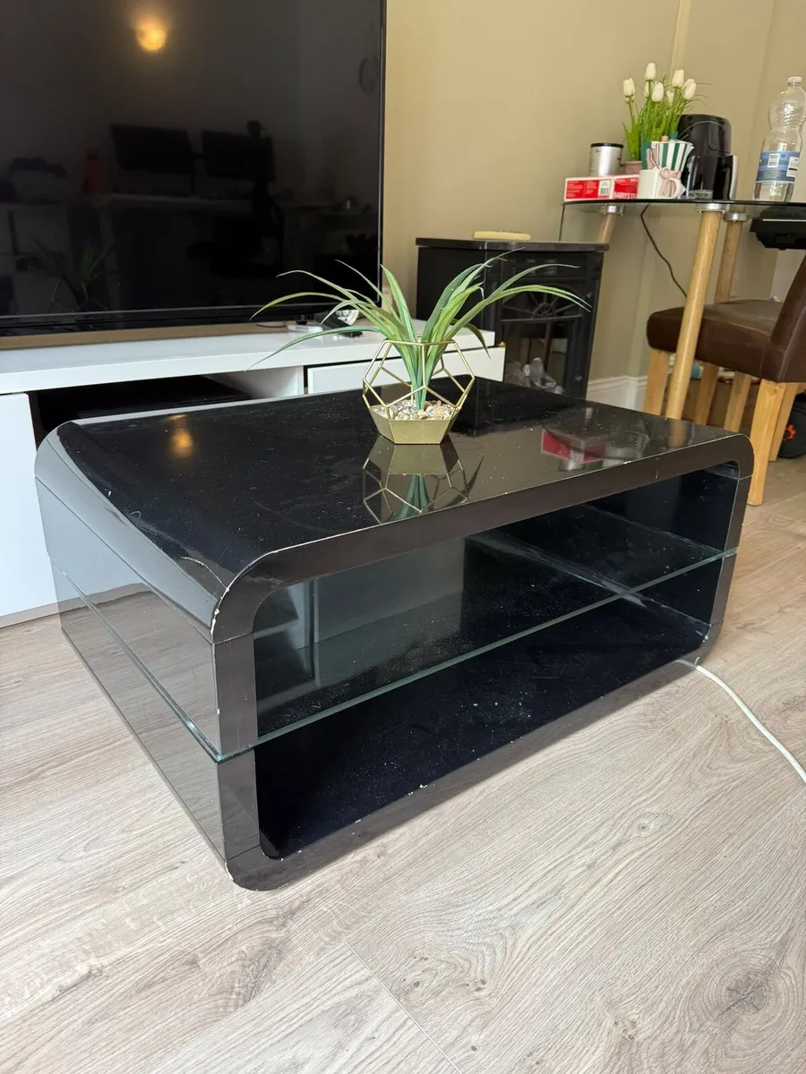 Lovely black coffee table,great condition - Image 2