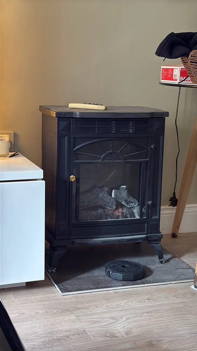 Lovely like new electric stove fire ,60 euro