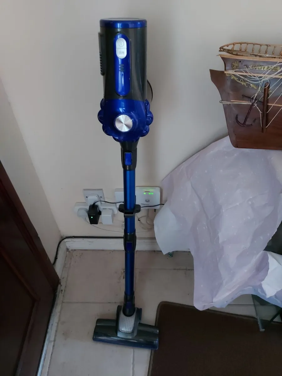 Akitas Cordless Light Up Vacuum Cleaner, Model V8 - Image 1