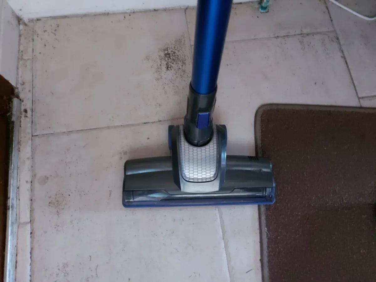 Akitas Cordless Light Up Vacuum Cleaner, Model V8 - Image 2