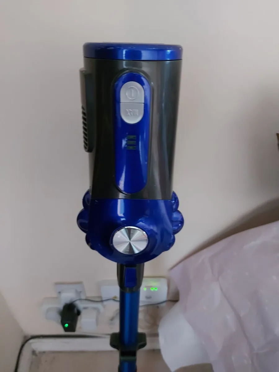 Akitas Cordless Light Up Vacuum Cleaner, Model V8 - Image 3
