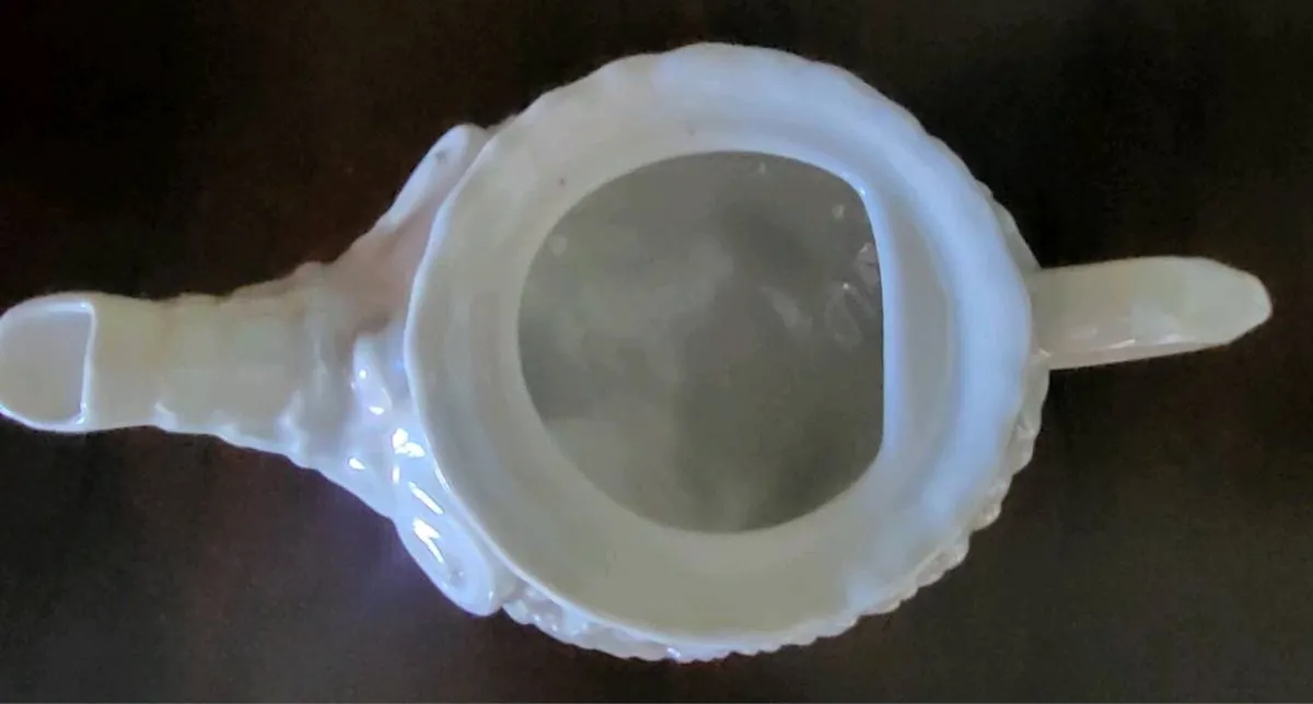 Antique Old Collectible Victoria Porcelain Tee Pot - Image 2