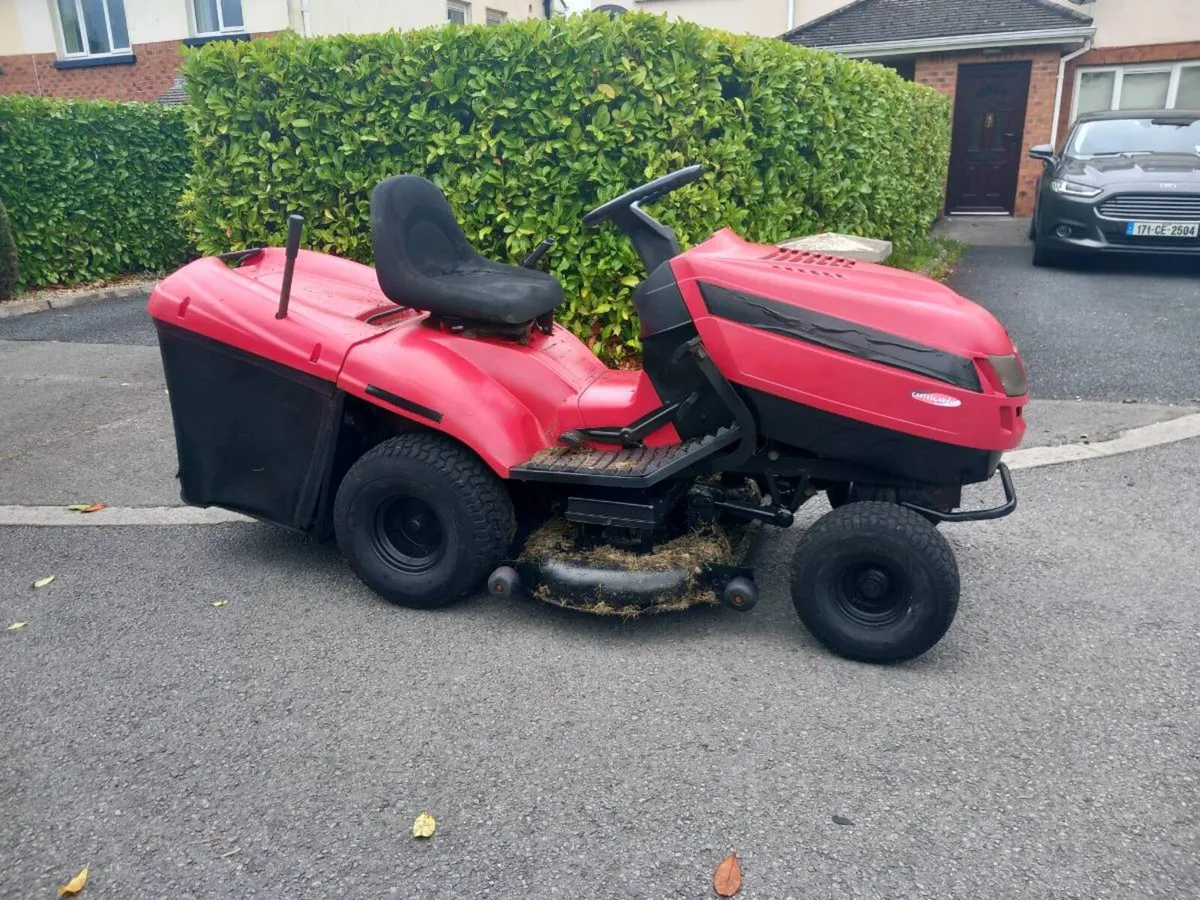 Ride on lawnmower - Image 1