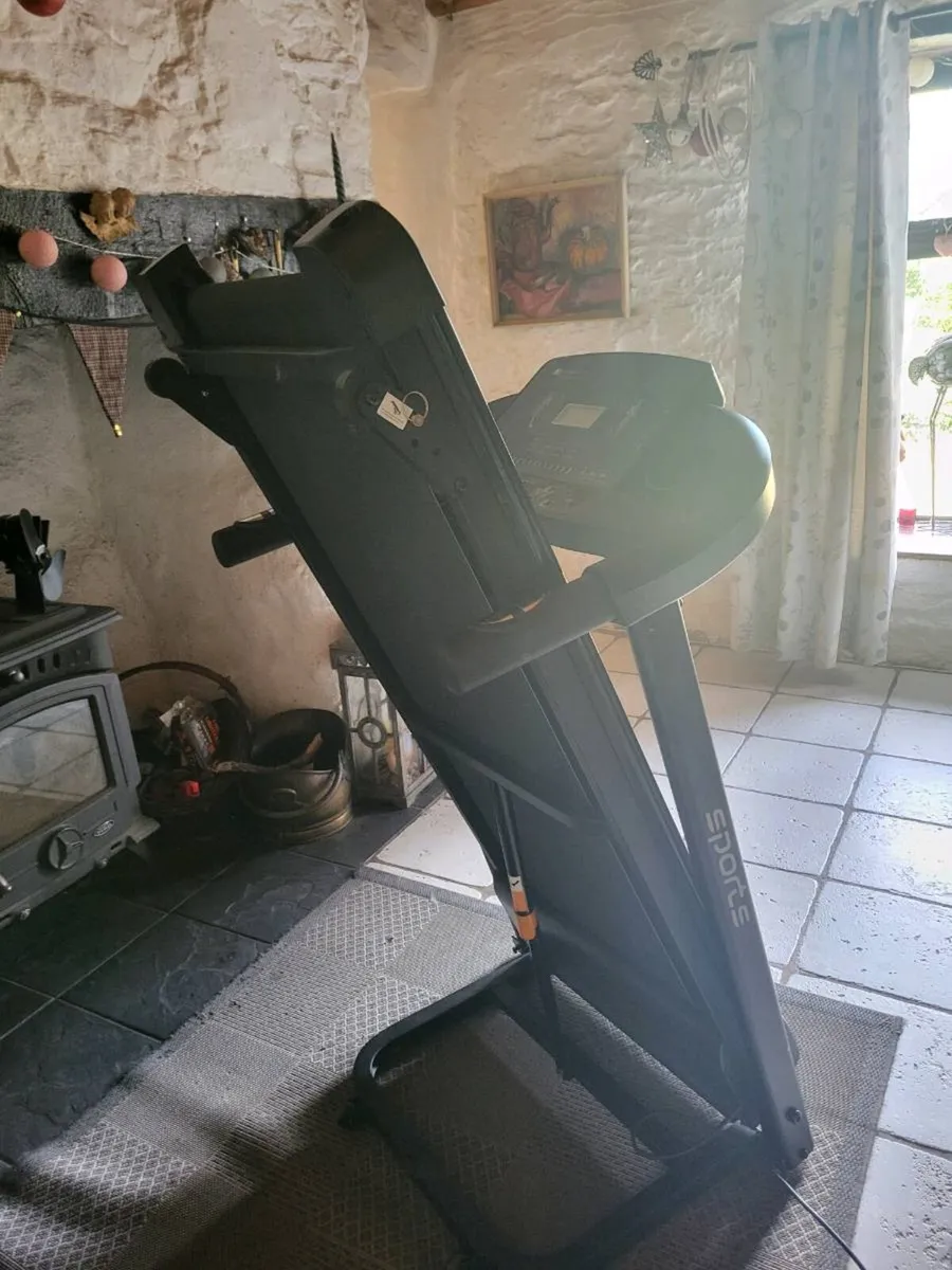 GT-PRO 3000 Treadmill and punch bag with gloves - Image 3