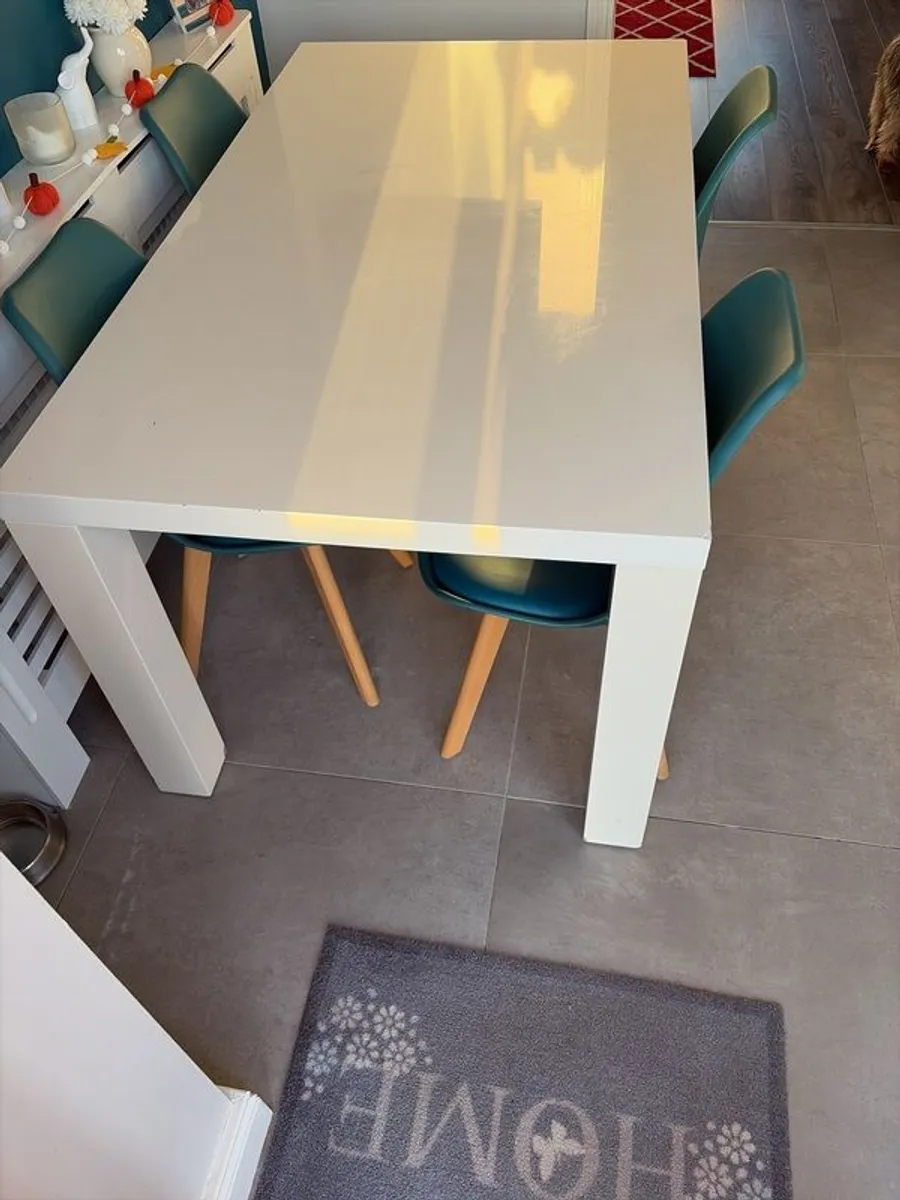 table and chairs - Image 3