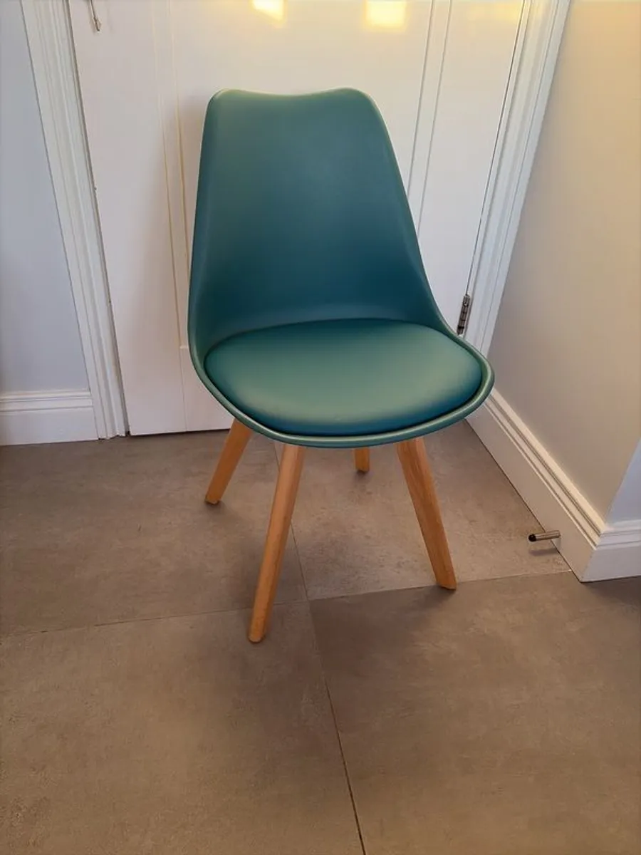 table and chairs - Image 2