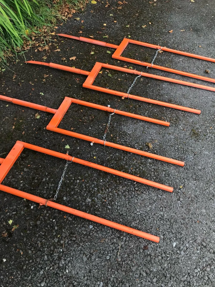 Steel log support stakes