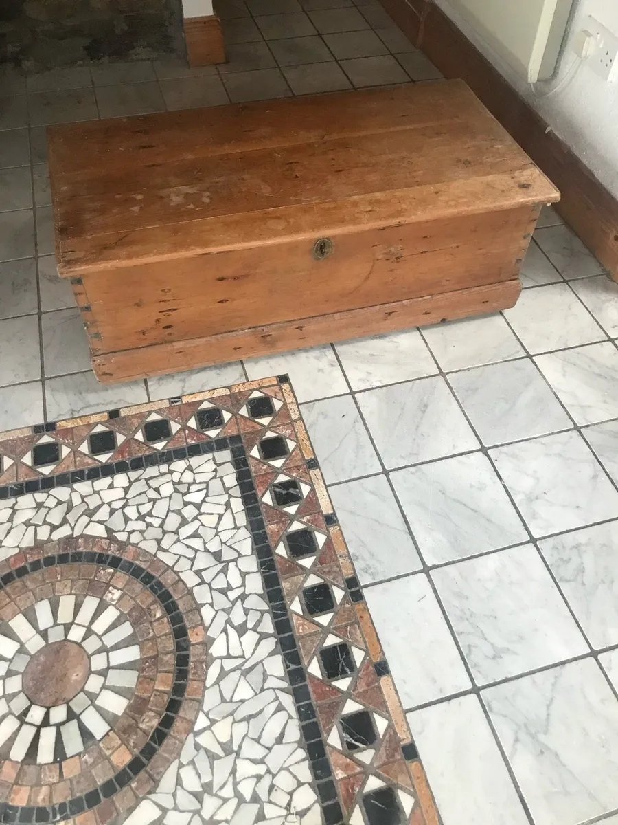 Blanket box antique chest - Image 1