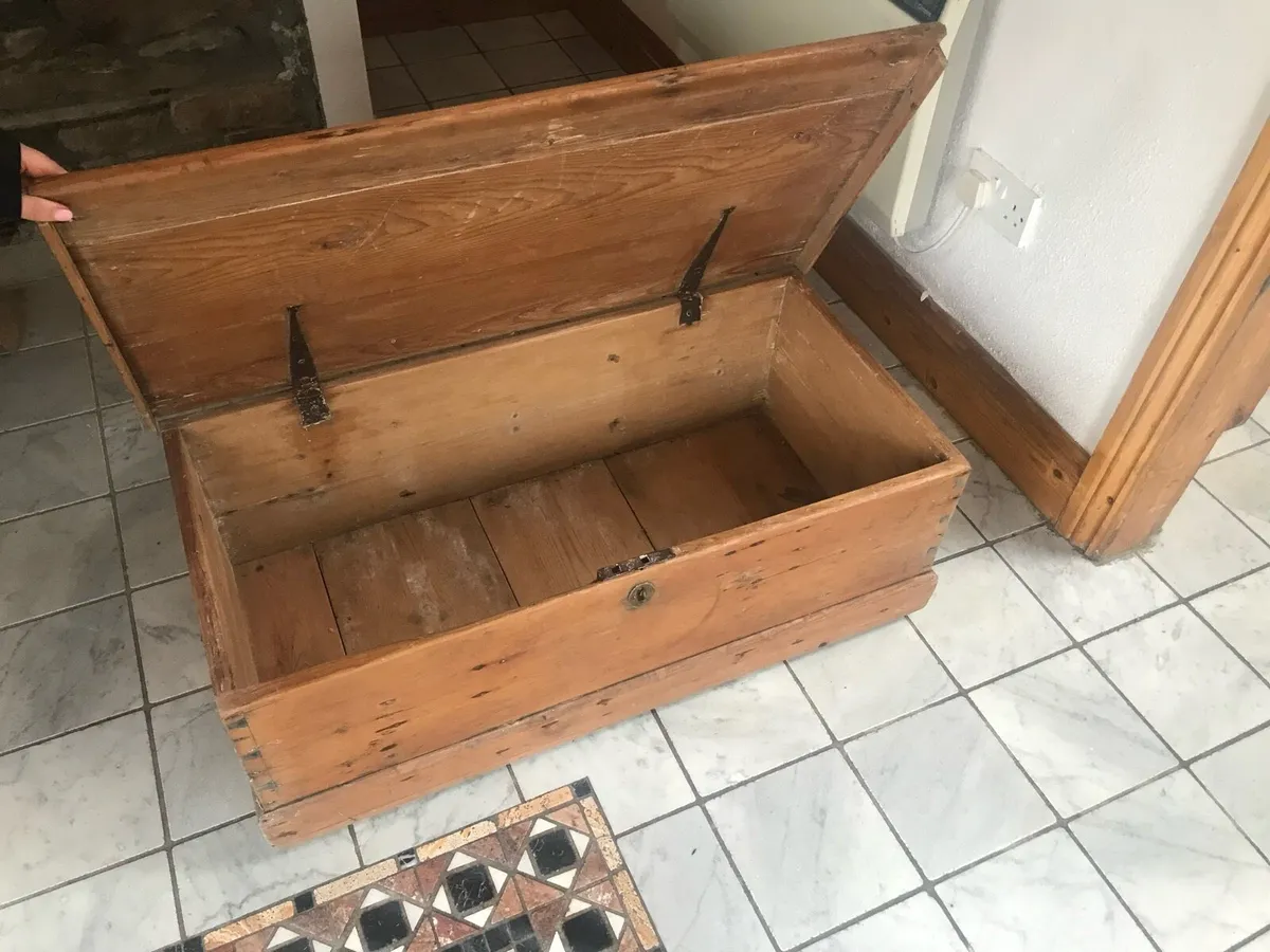 Blanket box antique chest - Image 2