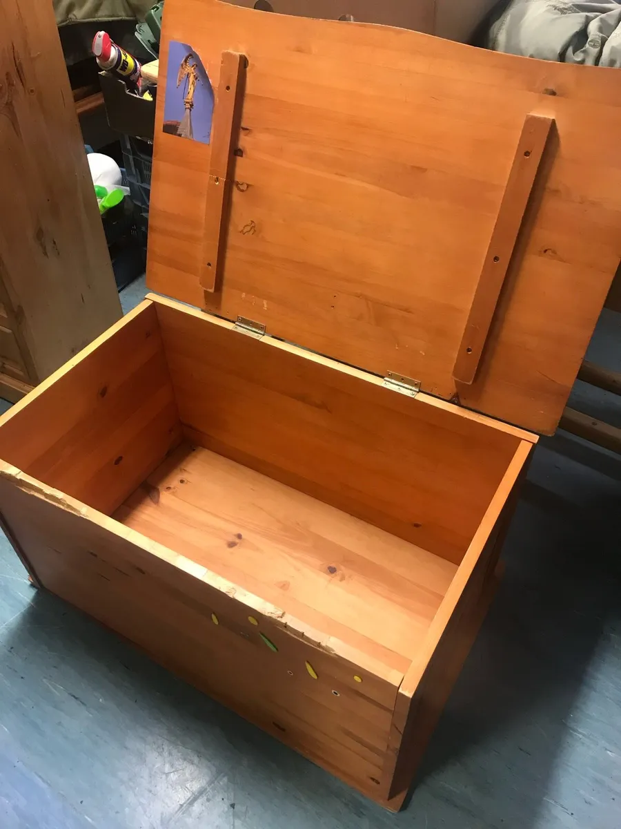 Blanket box solid pine chest - Image 3