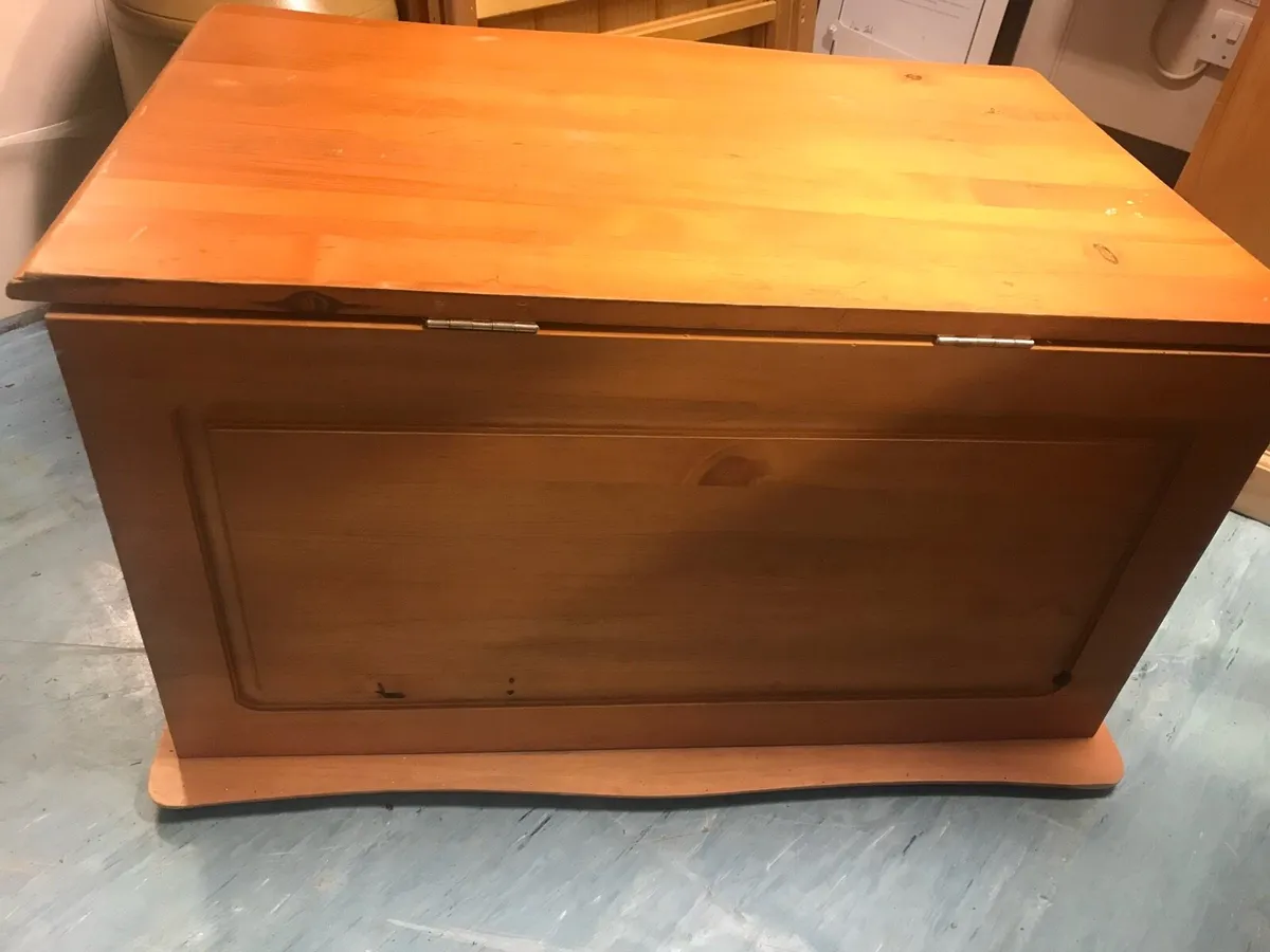 Blanket box solid pine chest - Image 2