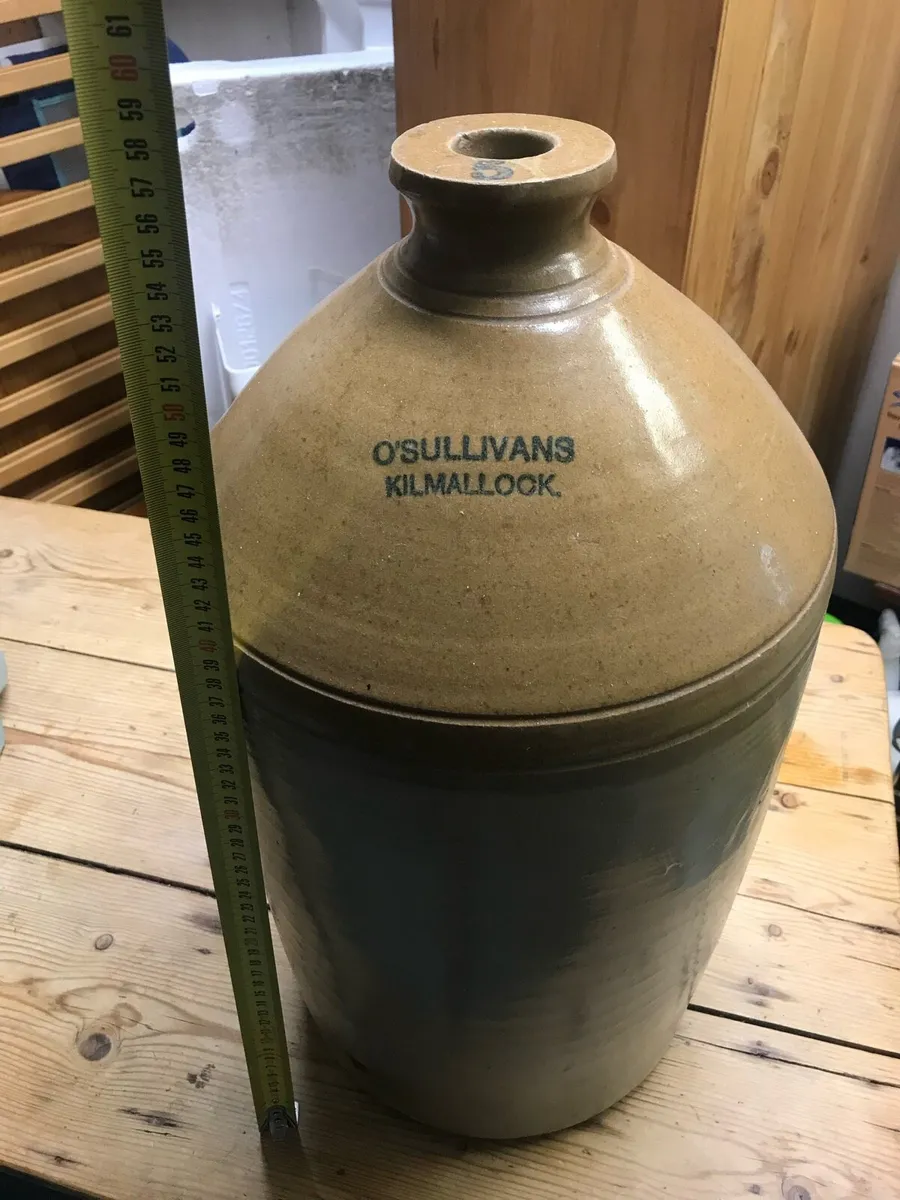 Stoneware whiskey barrel container - Image 1