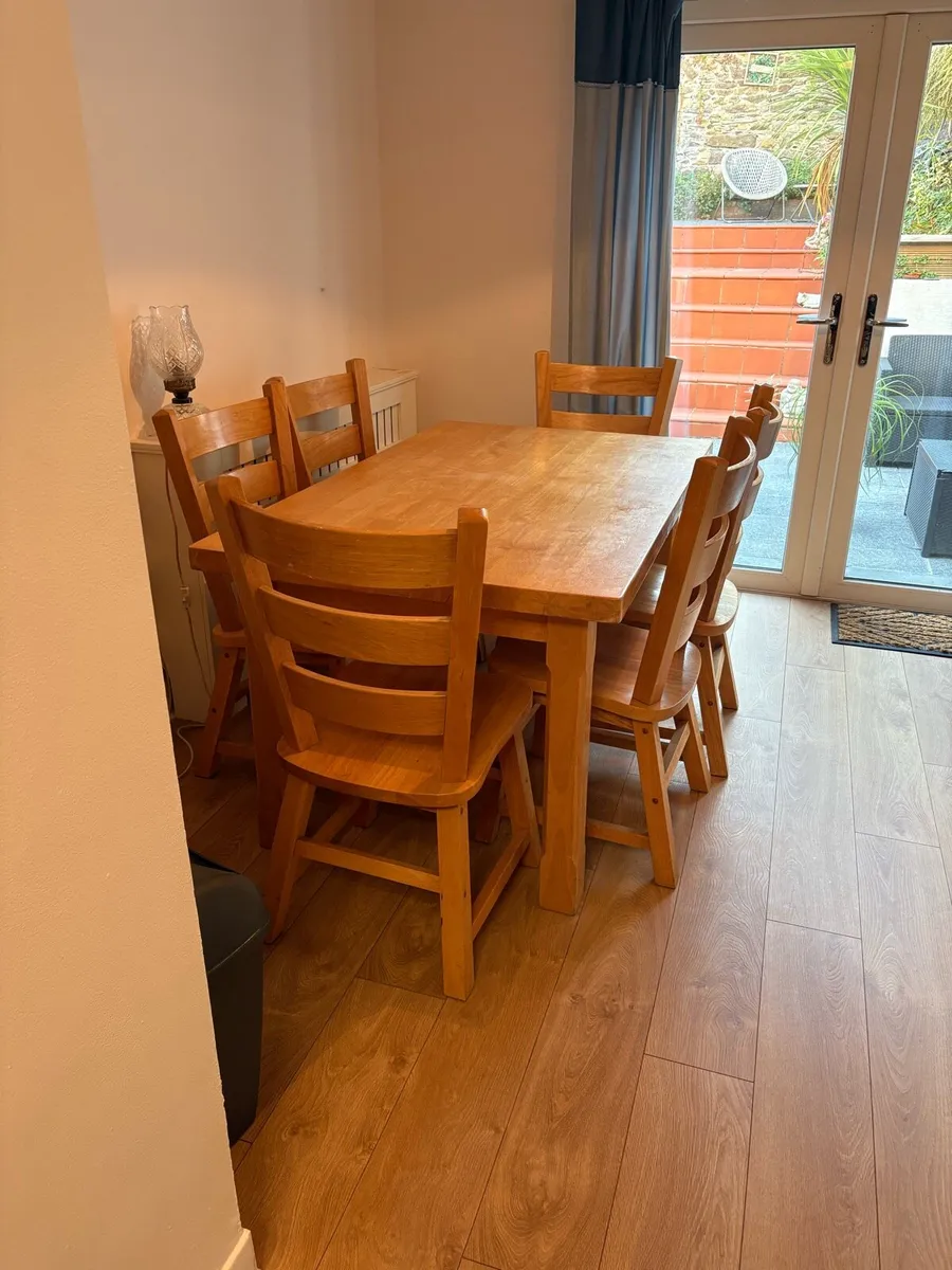 Pine Kitchen table and six chairs - Image 2