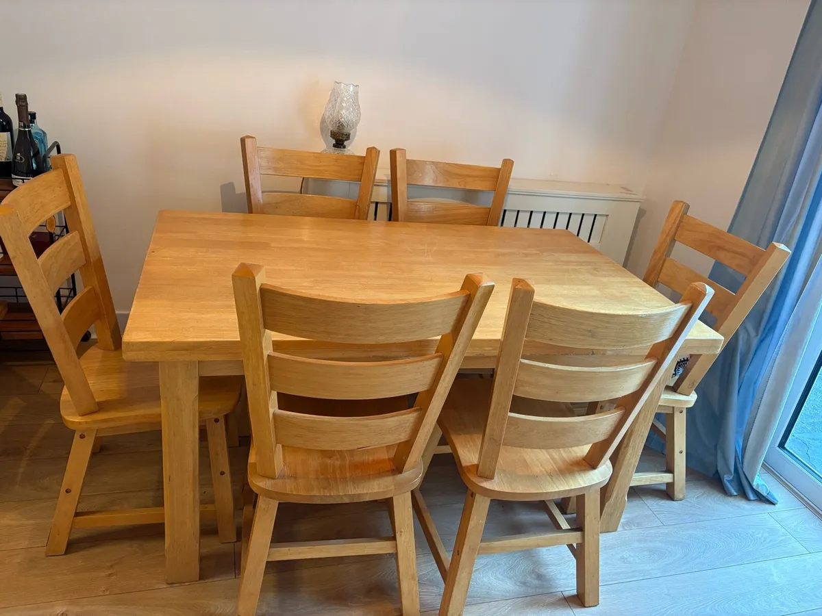 Pine Kitchen table and six chairs - Image 1