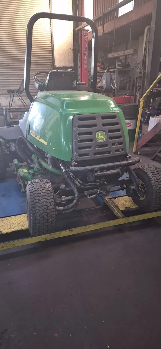 Deere 3245c - Image 1