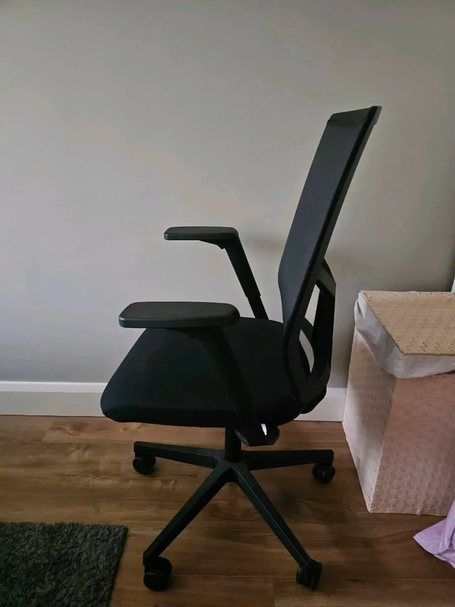 Ergonomic Office Chair - Image 4