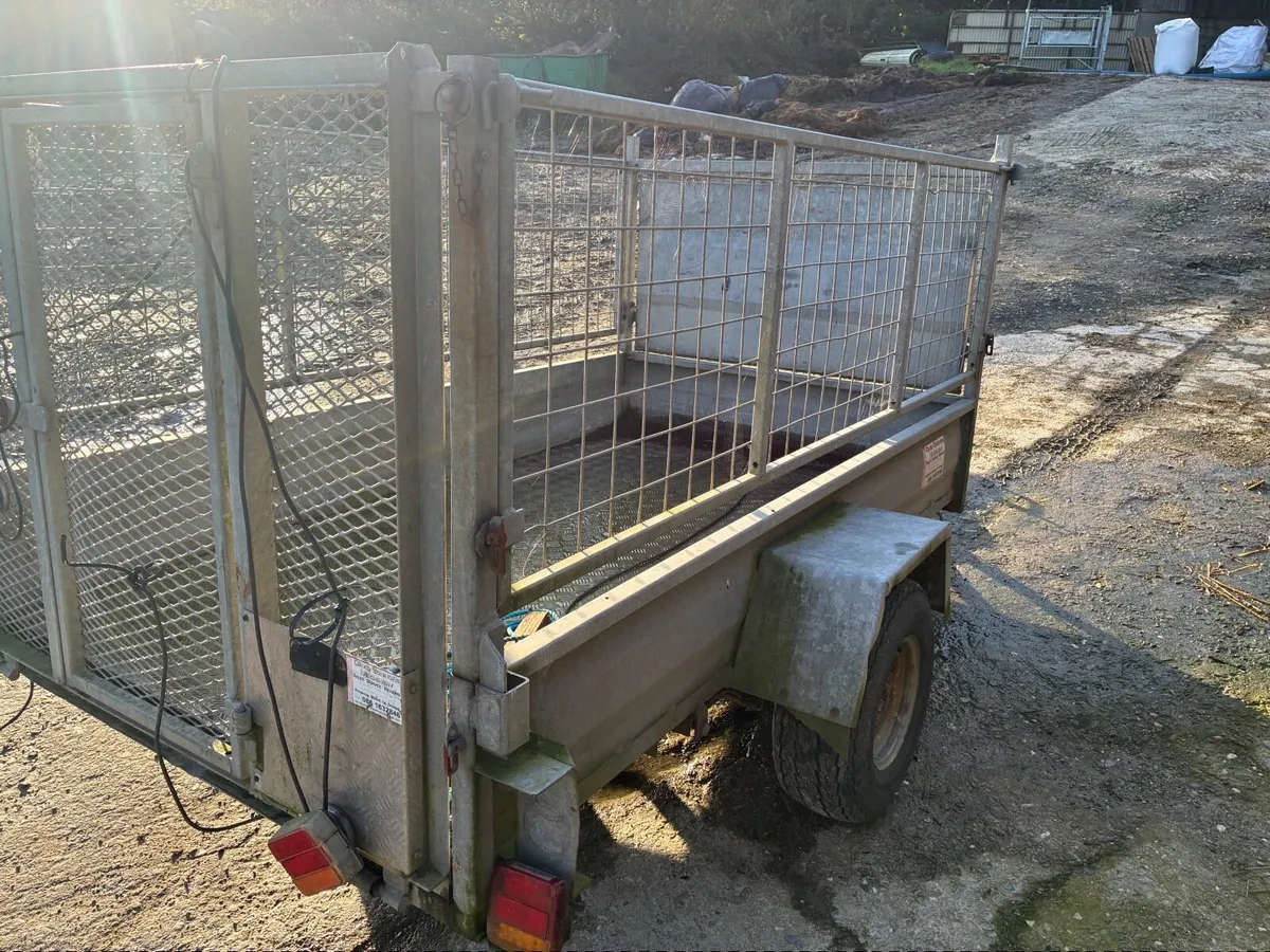 Trailer - Image 1