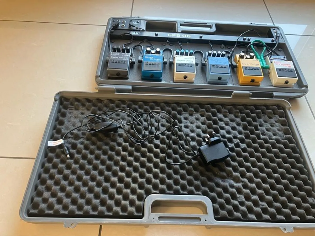 Pedalboard GPB with 5 BOSS Effects & Tuner - Image 2