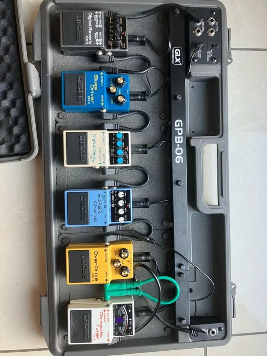 Pedalboard GPB with 5 BOSS Effects & Tuner - Image 3