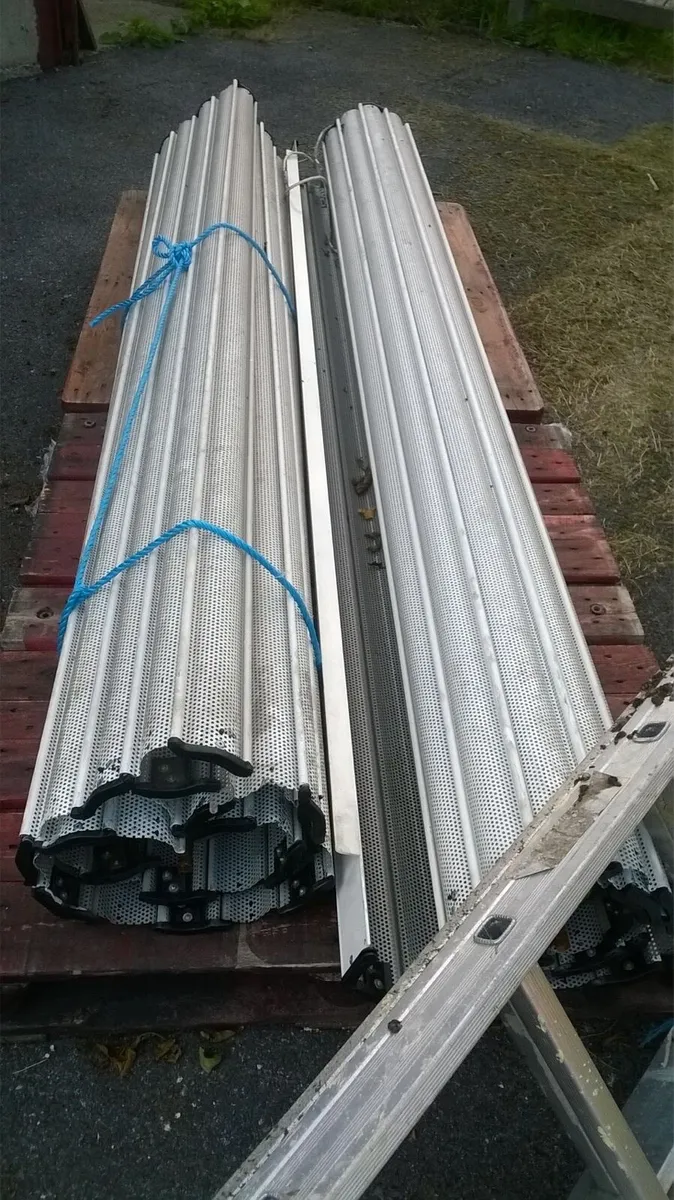 Roller shutter door - steel mesh - Image 1
