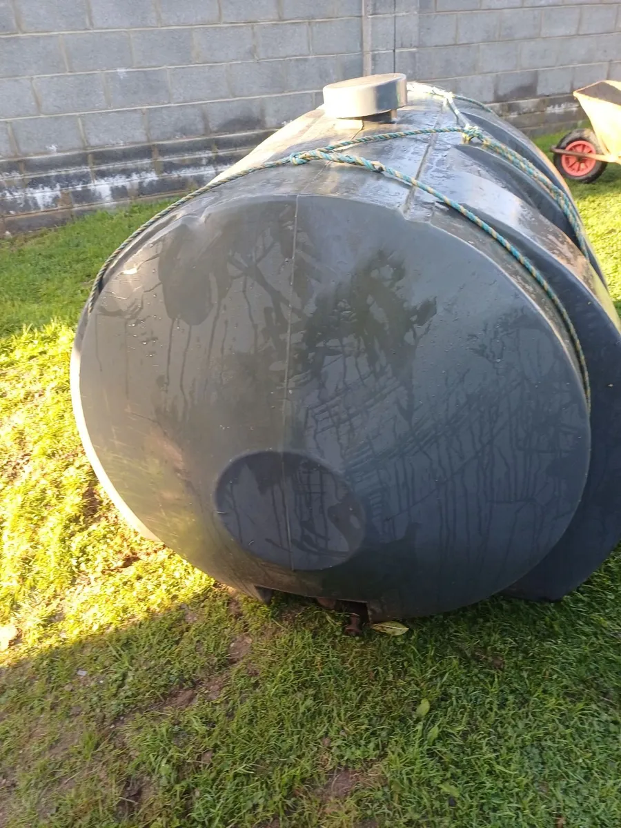 Oil tank - Image 1