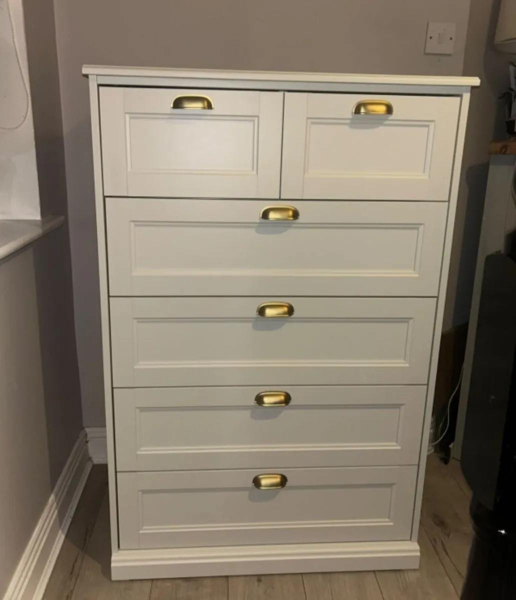 Brand new chest of Drawers