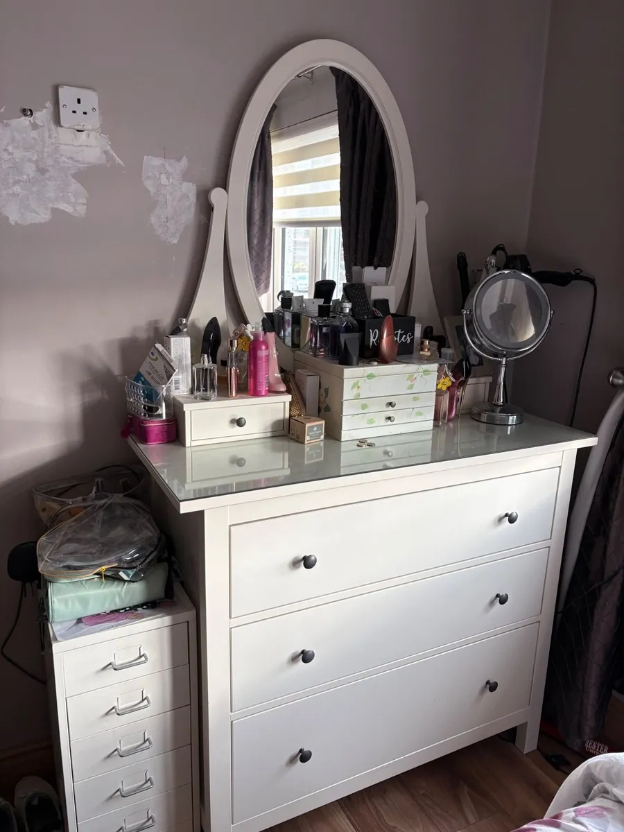 Dressing table - Image 1