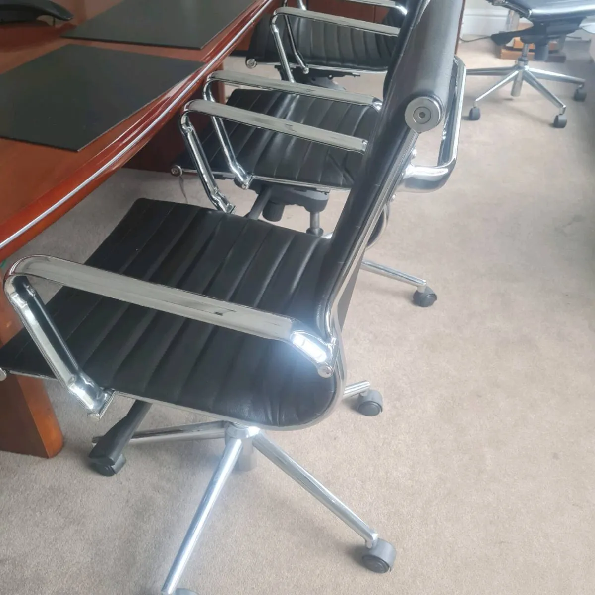 Executive board room table with 6 - Image 2