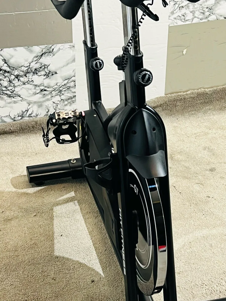 G7 HITT FITNESS EXERCISE BIKE NEW CONDITION - Image 3