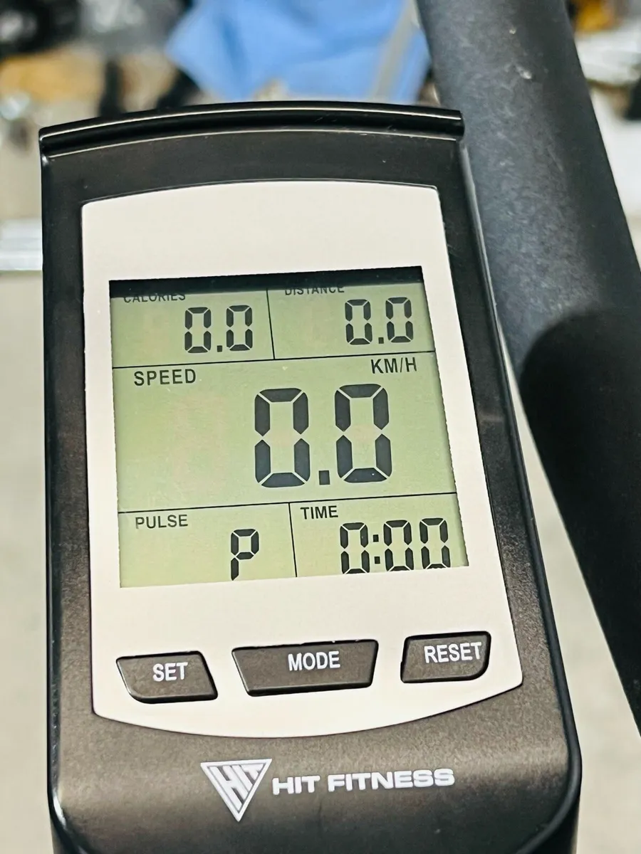 G7 HITT FITNESS EXERCISE BIKE NEW CONDITION - Image 4