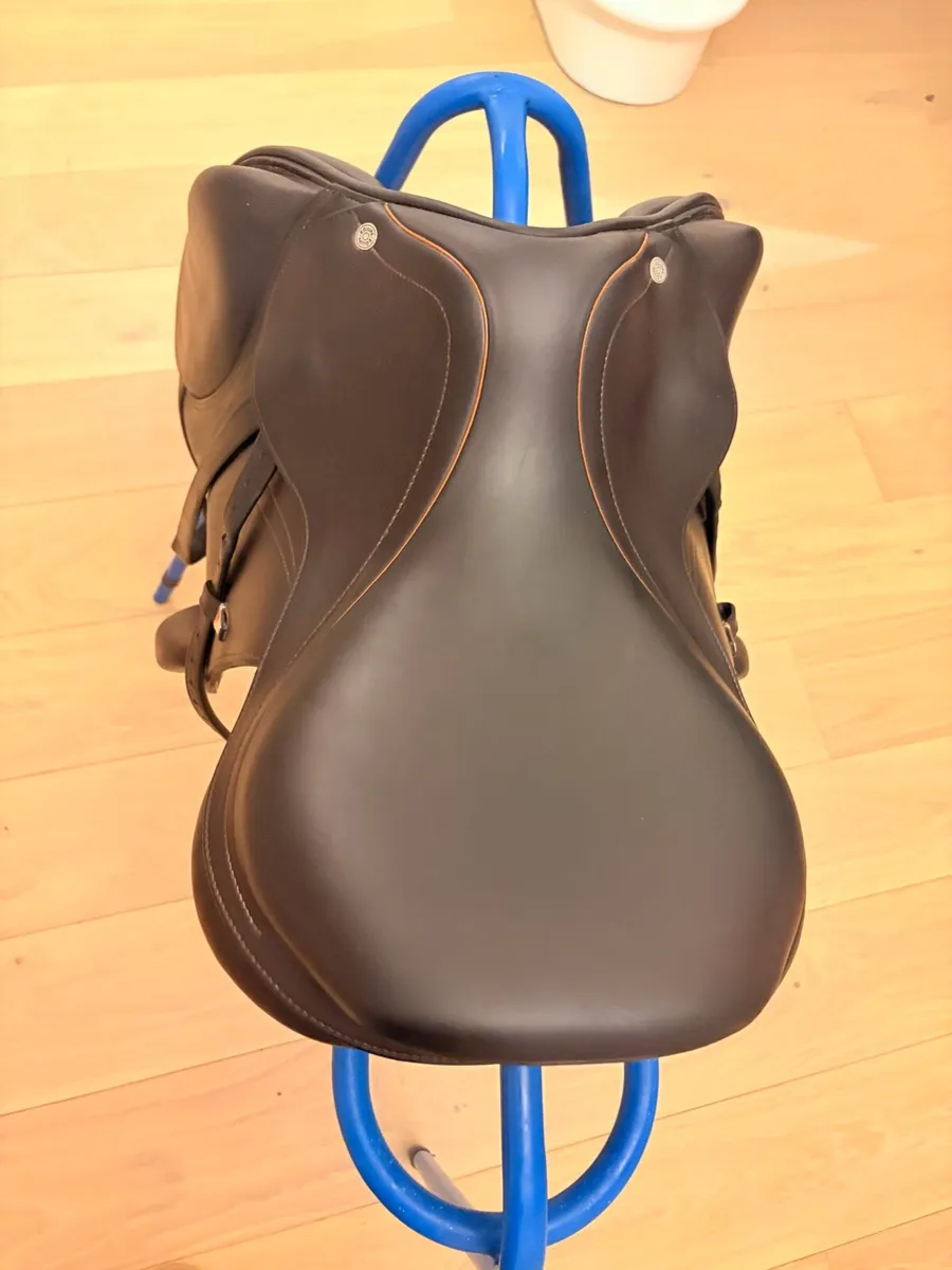 Equipe monoflap jumping saddle - Image 3
