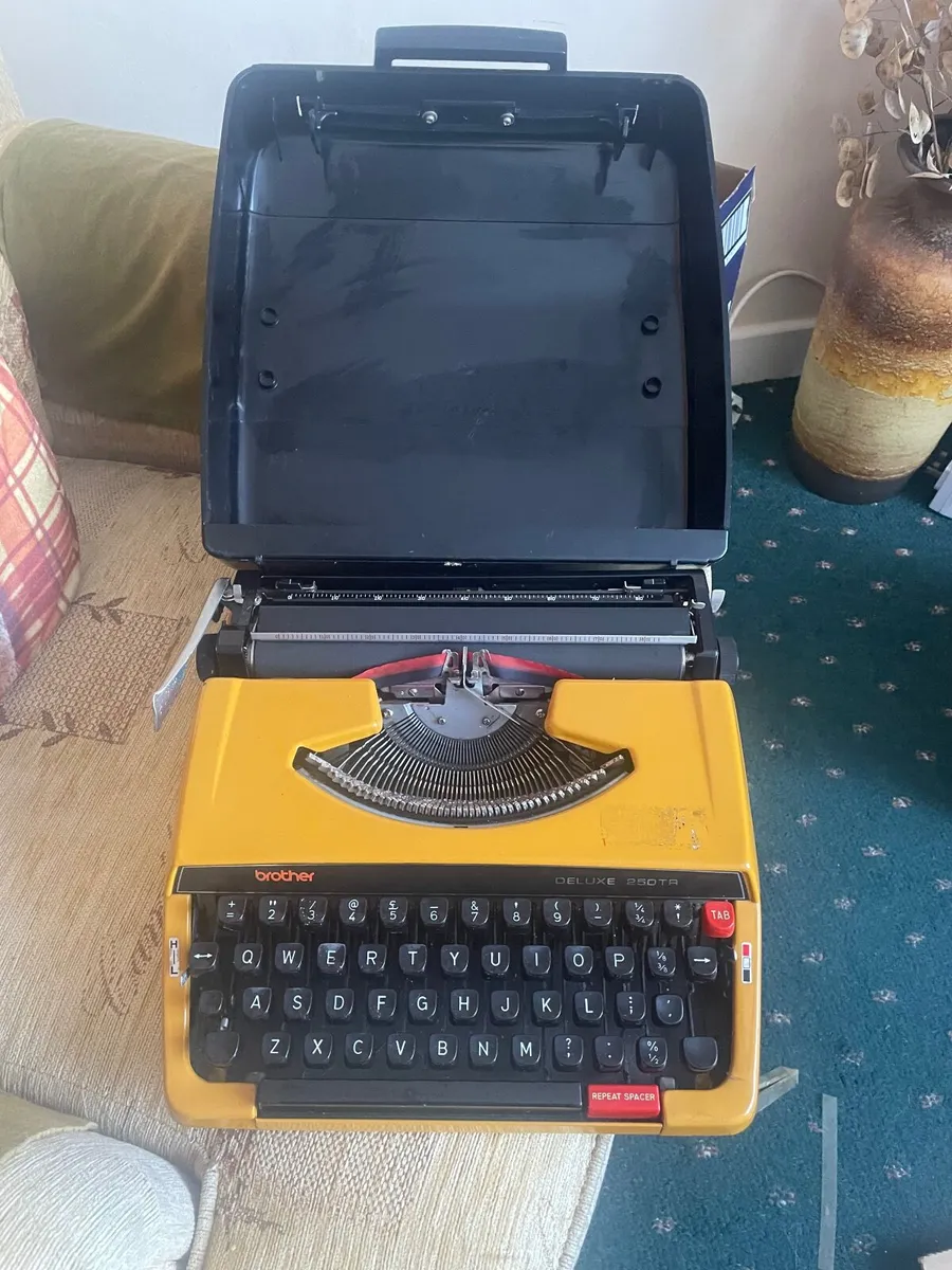 Brother type writer Deluxe 250TR - Image 2