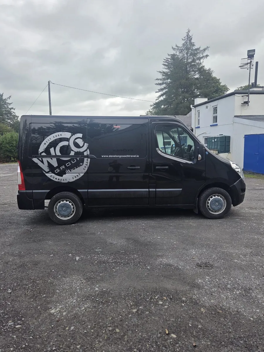 Renault Master 10 seater minibus - Image 4