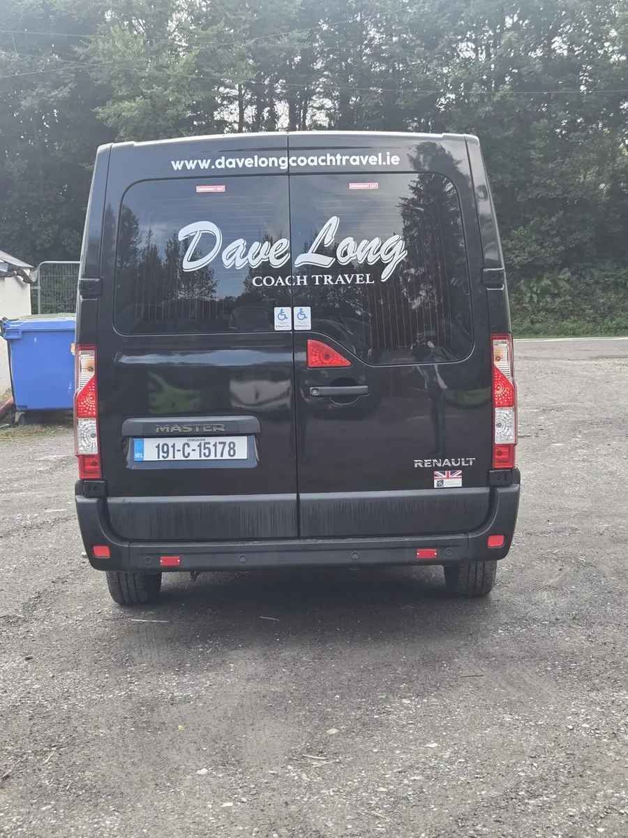 Renault Master 10 seater minibus - Image 2