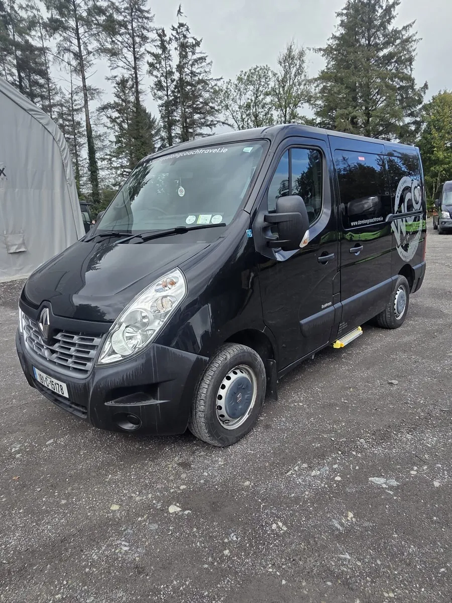 Renault Master 10 seater minibus - Image 1