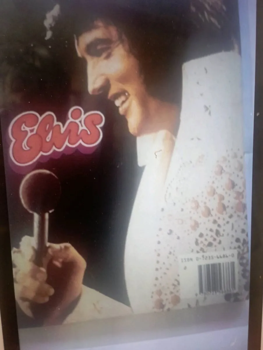 ELVIS SPECIAL1984 ANNUAL HARDBACK  UNCLIPPED - Image 2