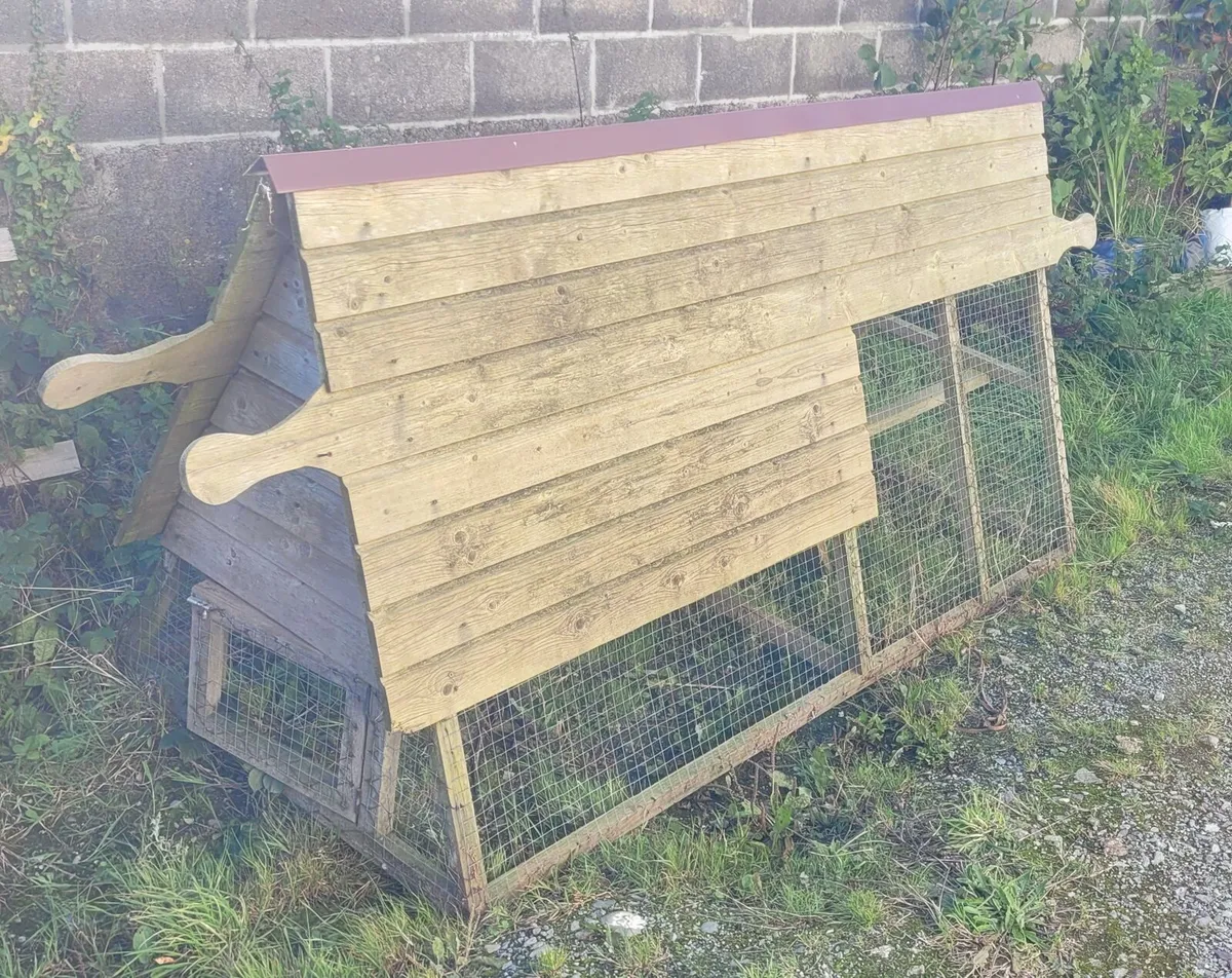 Hen House Chicken Coop - Image 1