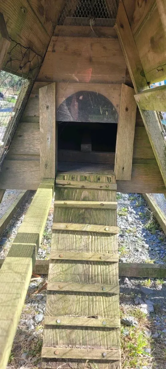 Hen House Chicken Coop - Image 2