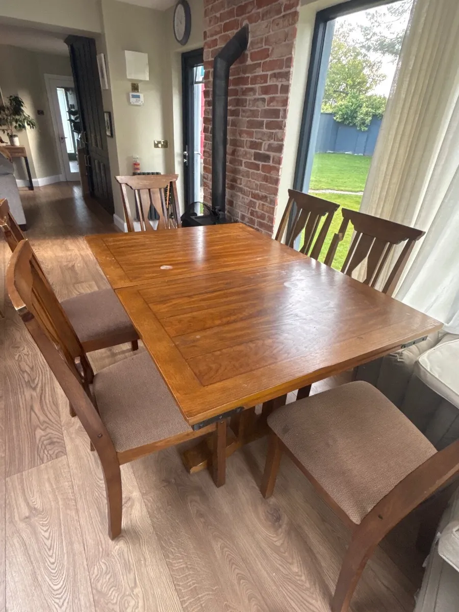 Extendable mahogany Dining table and chairs - Image 1