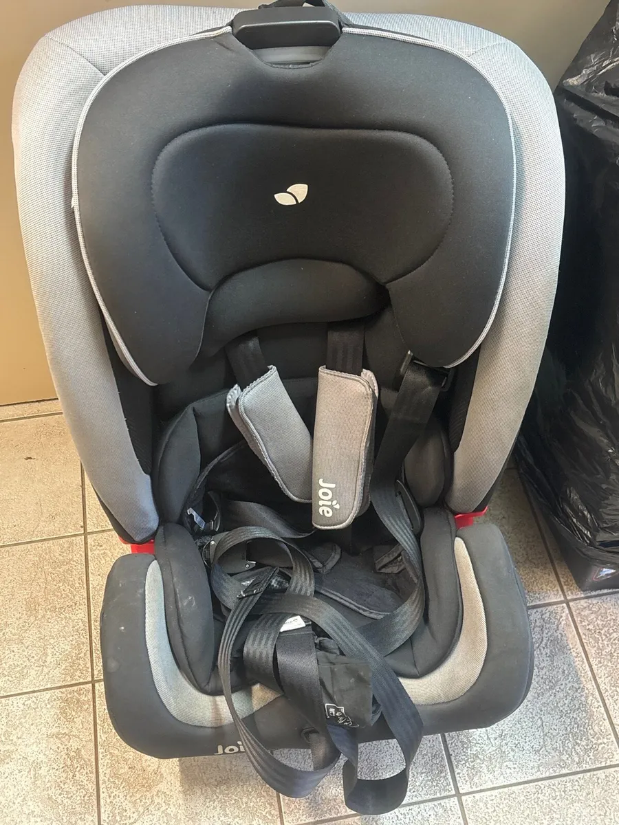 Child car seats - Image 1