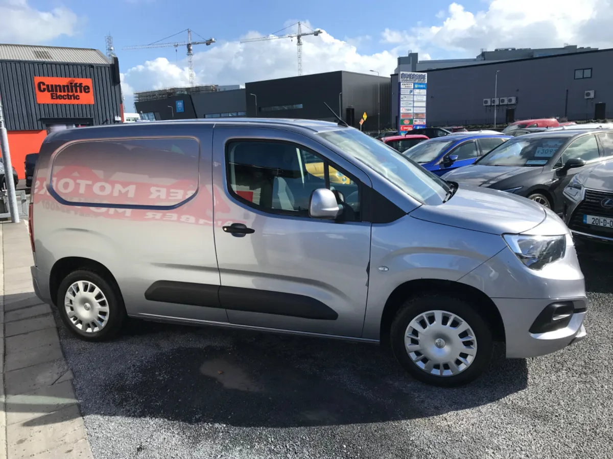2021 Opel Combo 1.5 Diesel Sportive L1H1 Manual - Image 3