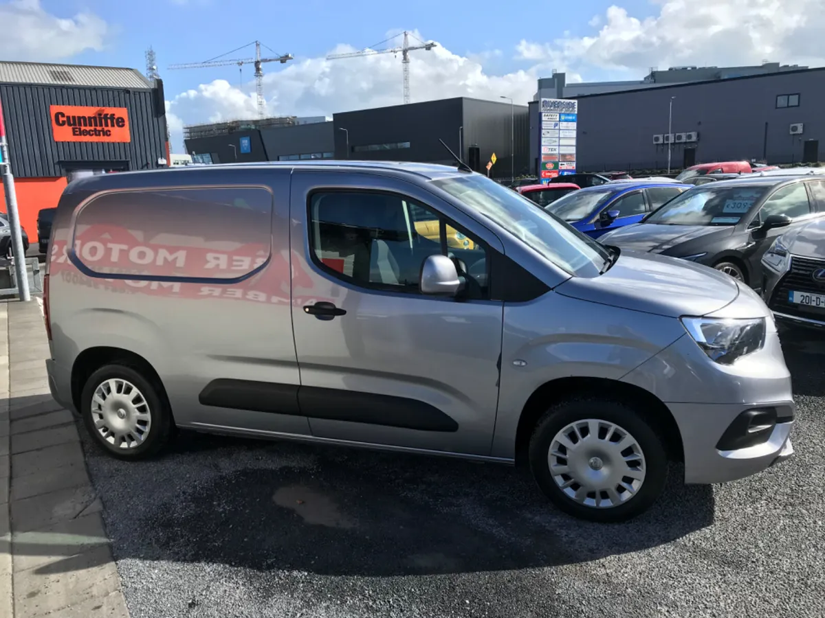 2021 Opel Combo 1.5 Diesel Sportive L1H1 Manual - Image 4