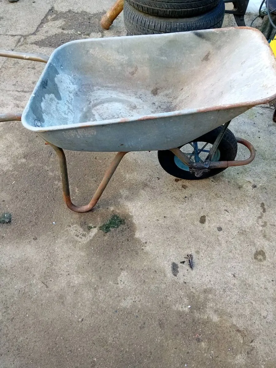 WHEEL BARROW - Image 1